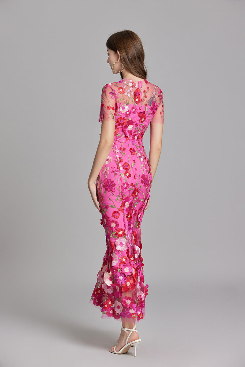 Elegantes ärmelloses und besticktes Damen Kleid für Hochzeitsgäste
