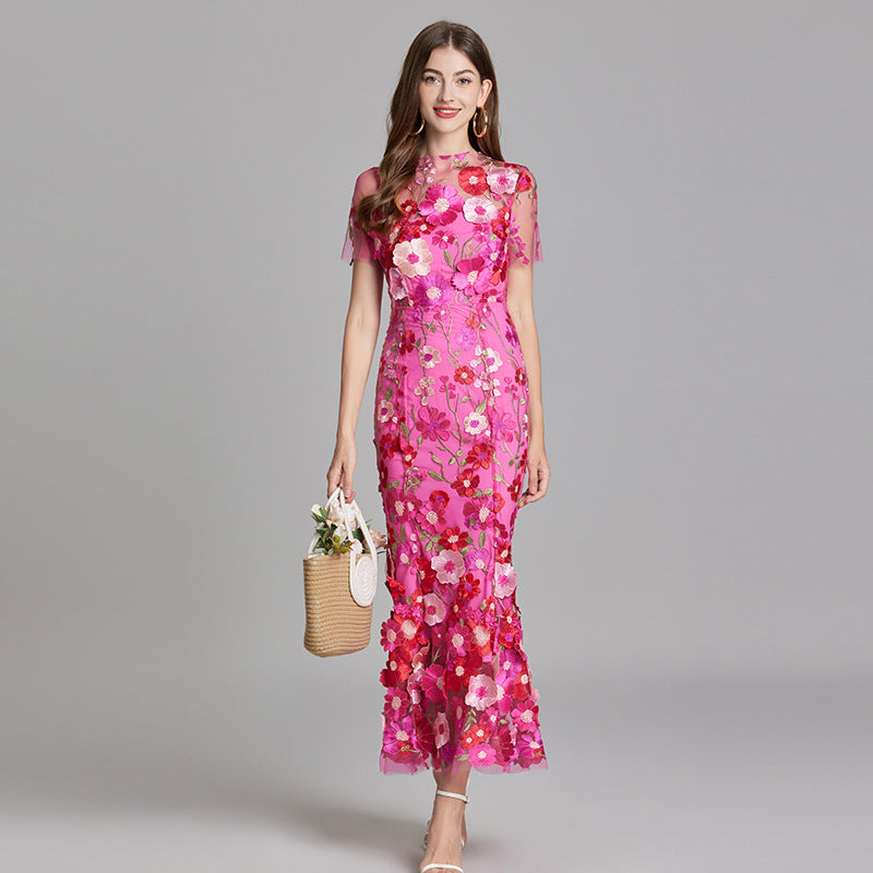 Elegantes ärmelloses und besticktes Damen Kleid für Hochzeitsgäste