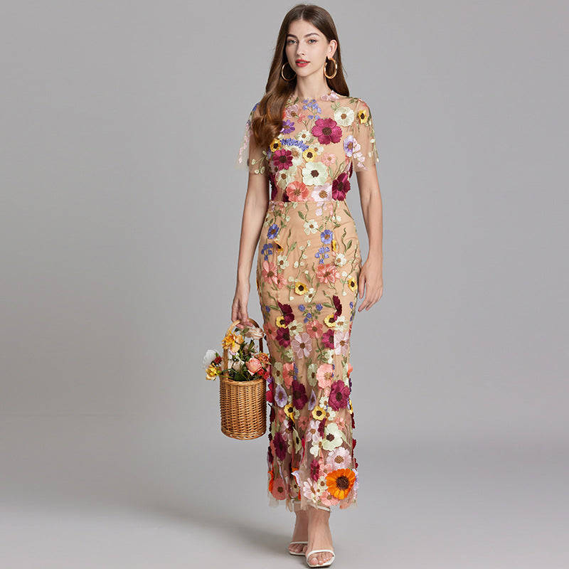 Elegantes ärmelloses und besticktes Damen Kleid für Hochzeitsgäste