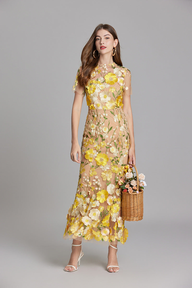 Elegantes ärmelloses und besticktes Damen Kleid für Hochzeitsgäste