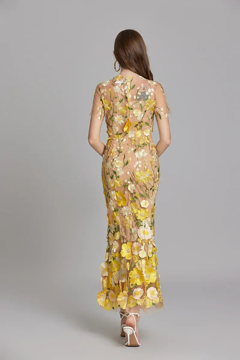 Elegantes ärmelloses und besticktes Damen Kleid für Hochzeitsgäste