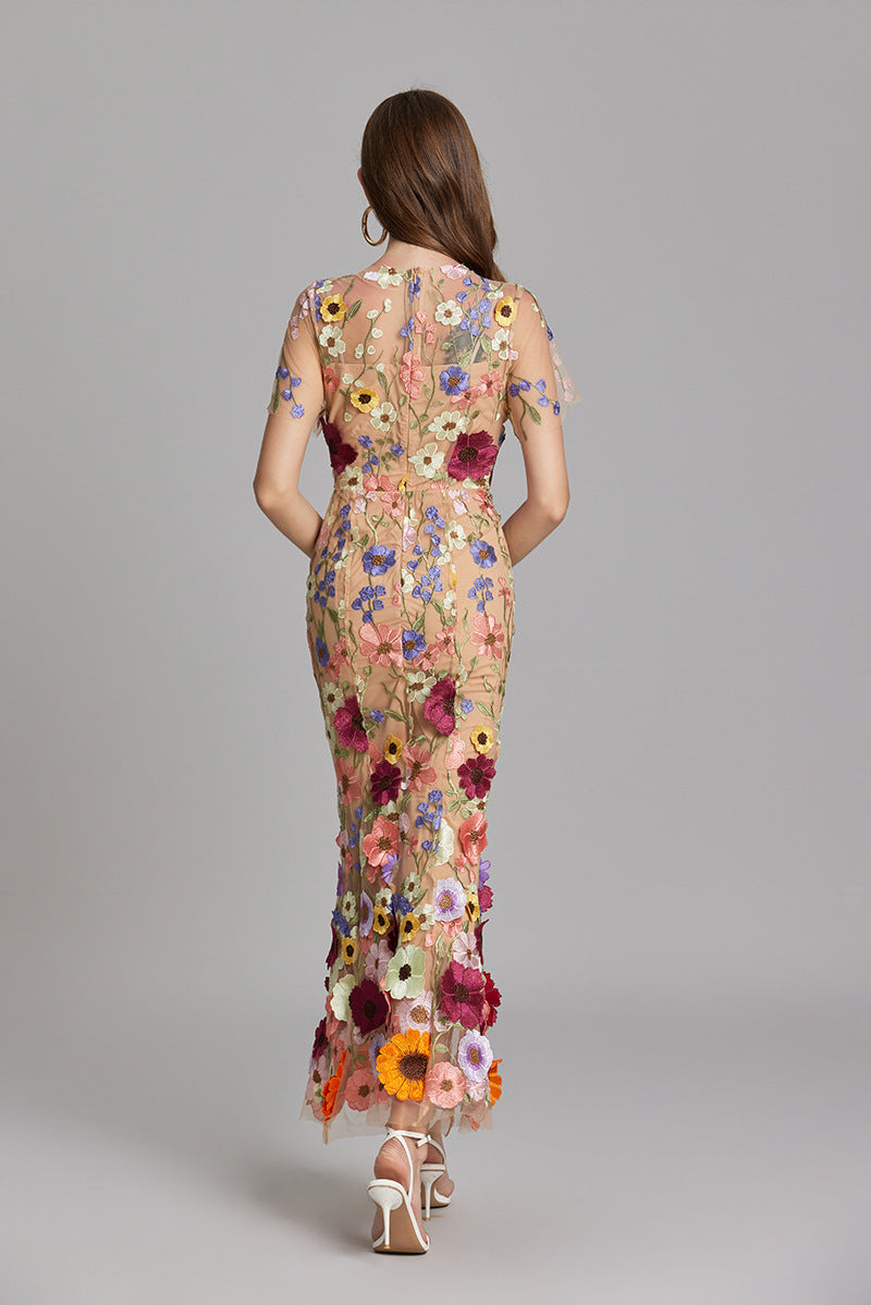 Elegantes ärmelloses und besticktes Damen Kleid für Hochzeitsgäste