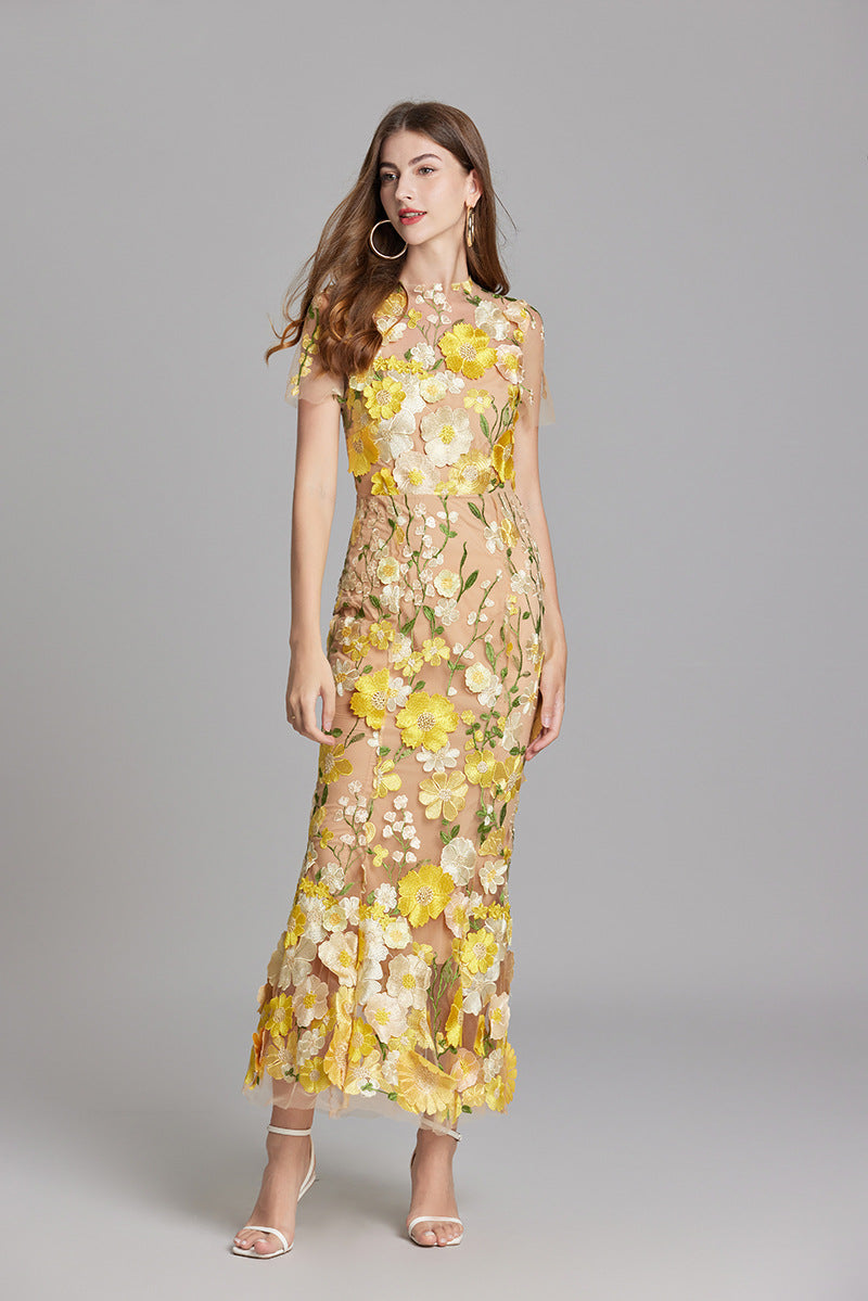 Elegantes ärmelloses und besticktes Damen Kleid für Hochzeitsgäste