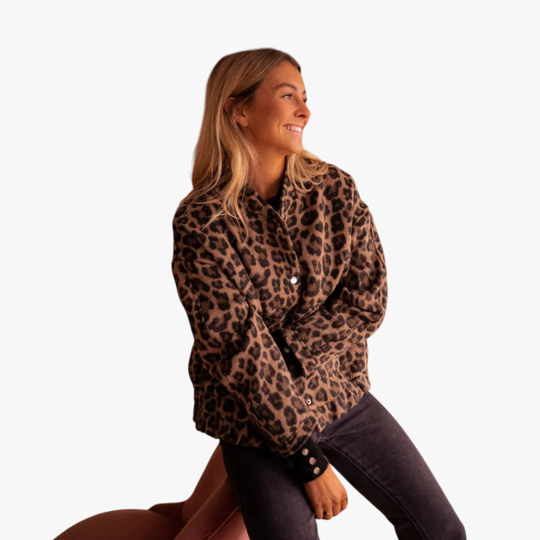 Damen-Wintermantel mit Leopardenmuster und Knöpfen