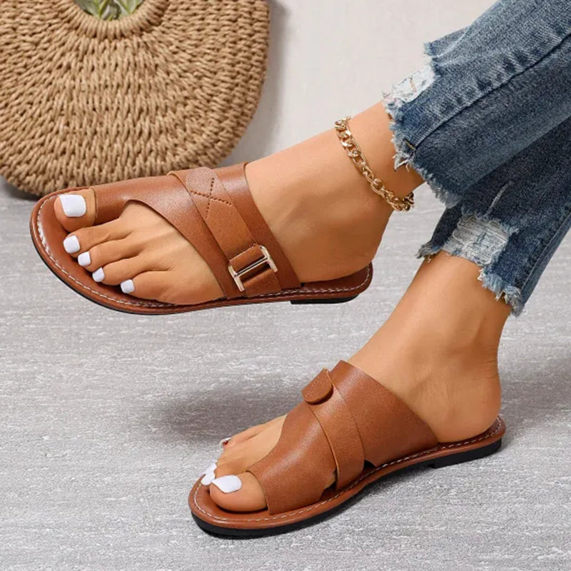 Modische und komfortable Sandalen