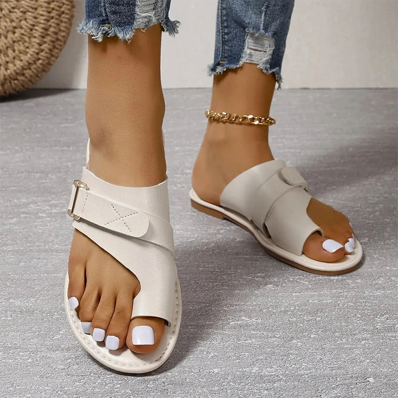 Modische und komfortable Sandalen
