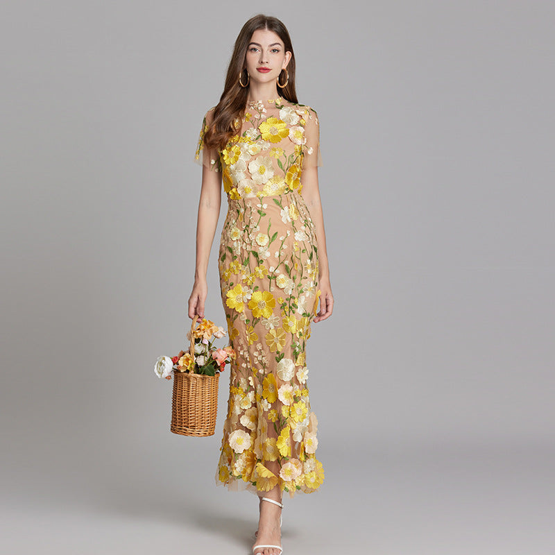 Elegantes ärmelloses und besticktes Damen Kleid für Hochzeitsgäste