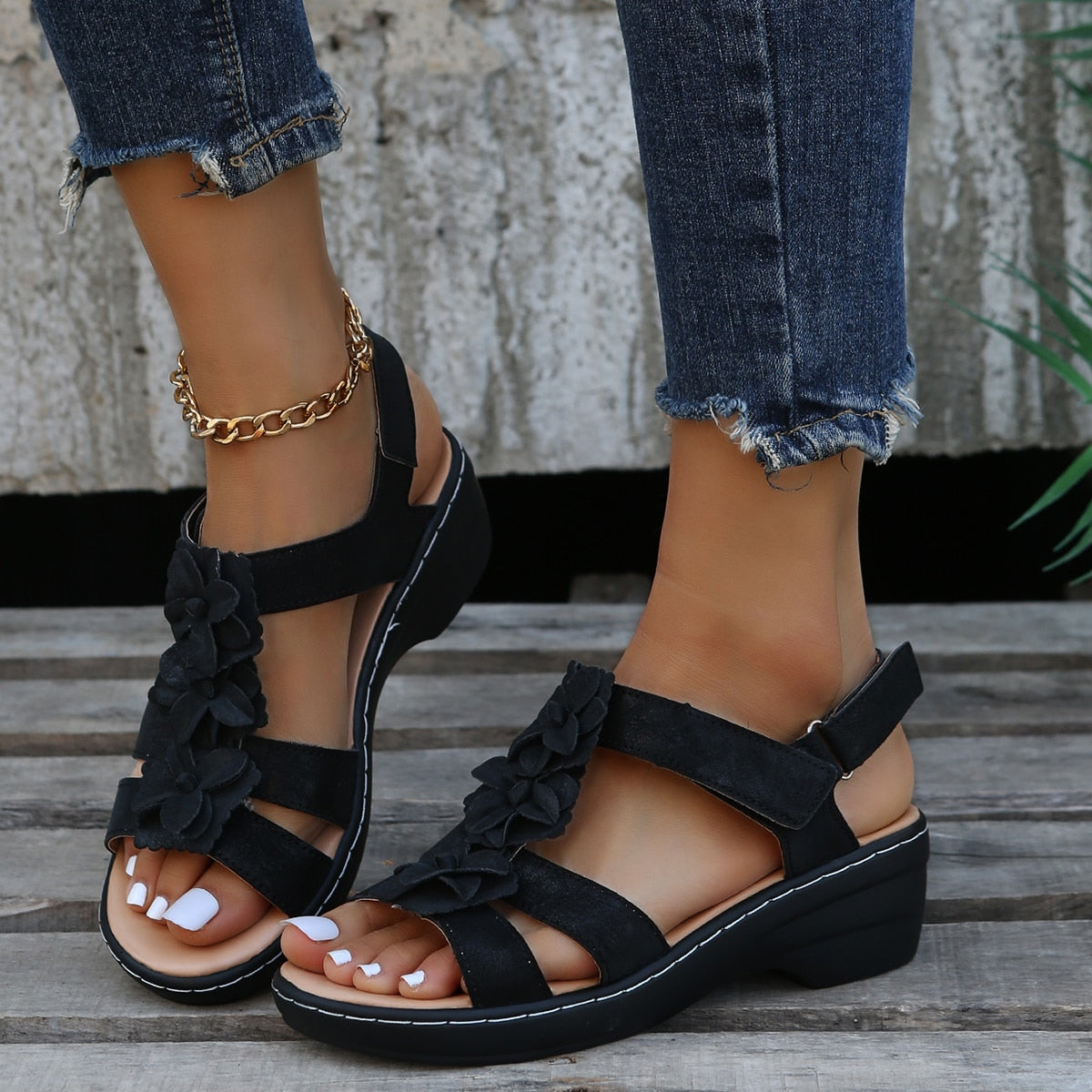 Stilvolle und bequeme Sandalen orthopädischem Fußbett