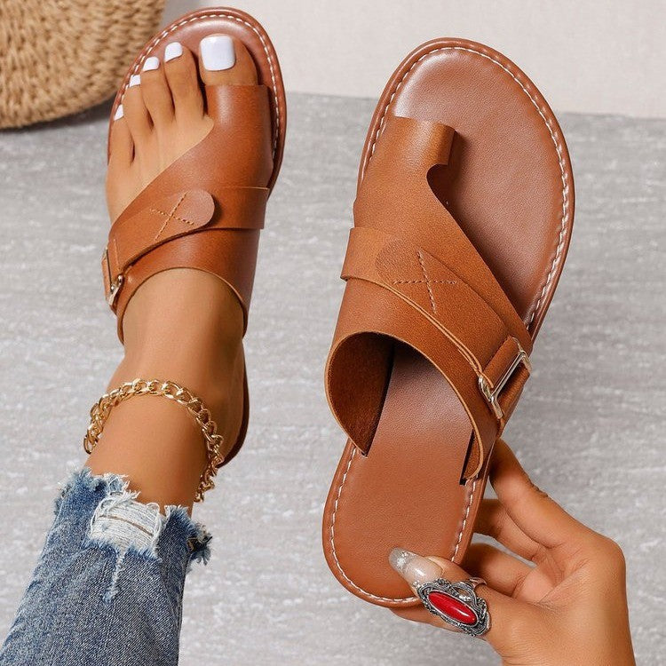 Modische und komfortable Sandalen